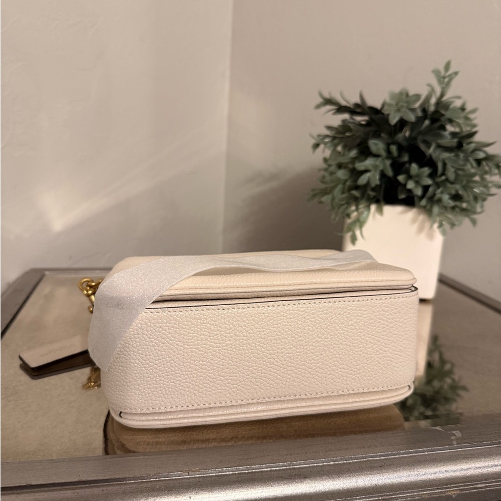 Cassie Crossbody Bag 19 New without Tags - Picture 3 of 13